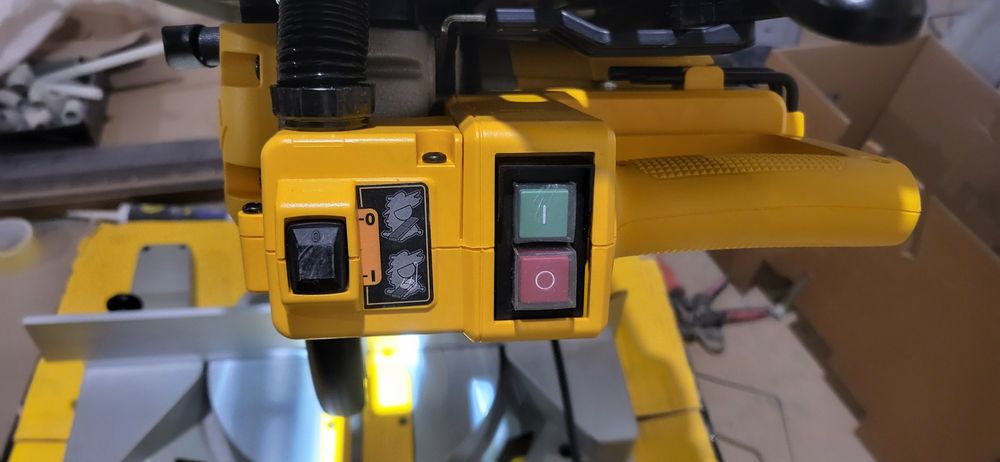 Комбинированая торцовочная пила Dewalt  27113qsw