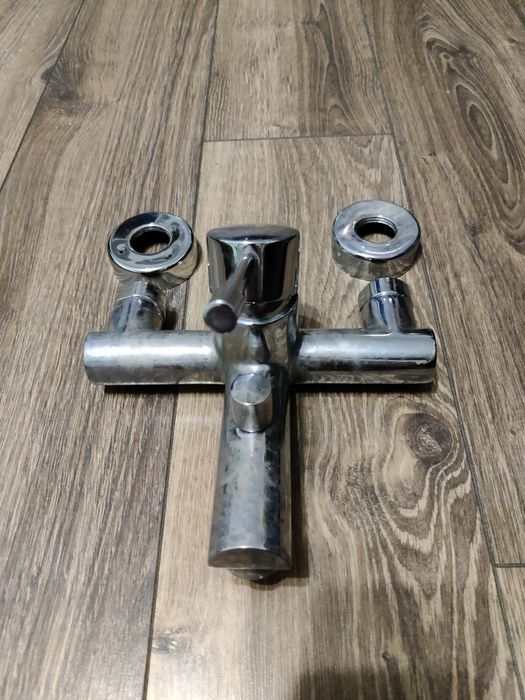 Продам змішувач кран для ванни