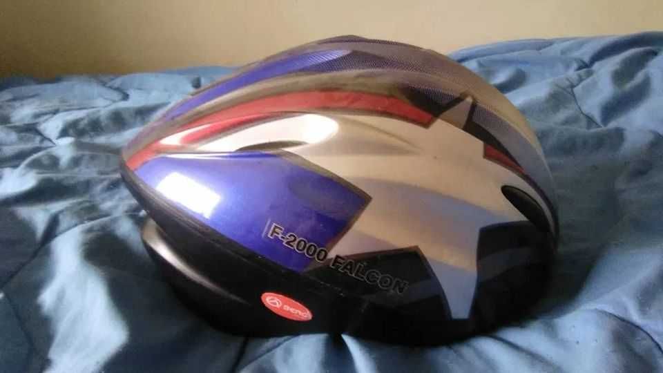 Capacete de ciclista como novo