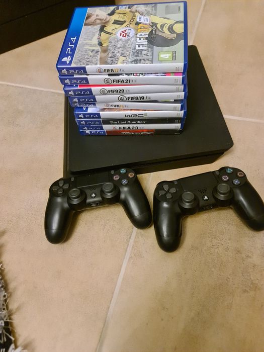 Playstation 4 com 2 comandos