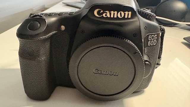 Câmara Canon EOS 60D DSRL - Inclui 2 baterias e carregador Canon