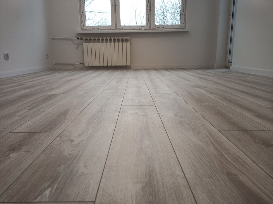 Montaz podłóg drewnianych, Układanie paneli podłogowych , Montaż paneli,