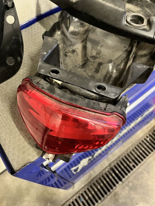 Zadupek ogon suzuki gladius sfv 650