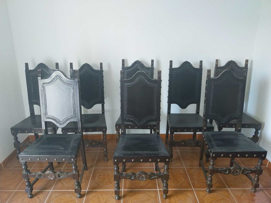 Mesa e 8 cadeiras