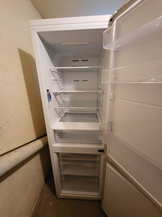 Lodówka Samsung - non frost . Wysokość 185 szerokość 60 cm