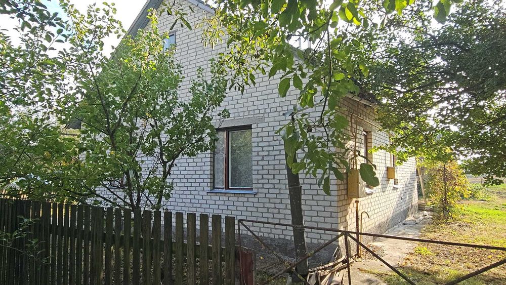 Капітальний будинок поруч з центром міста Баришівка 22 сотки - Є Відео