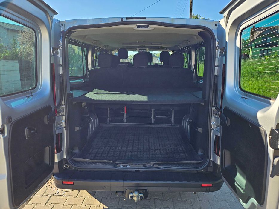 Wynajem Renault Trafic 9os bus wakacje transport automat wypożyczalnia