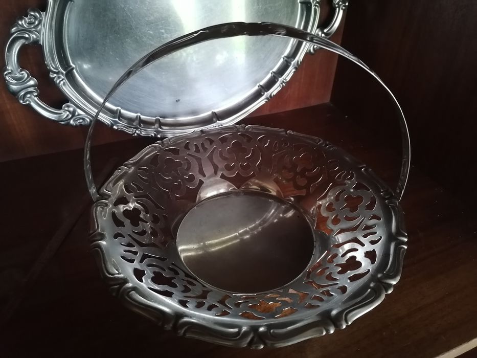 Cesto e bandeja metal trabalhado