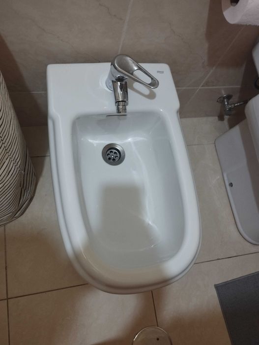 Lavatórios , bidés, e armários cozinha