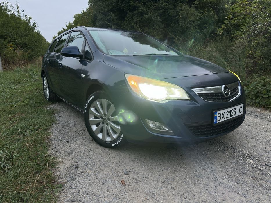 Продам Opel Astra J 2011р
