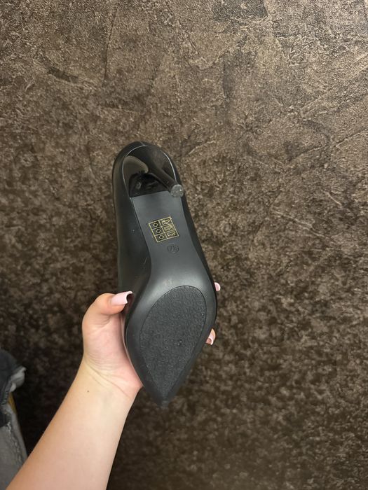 Продам  шкіряні каблуки