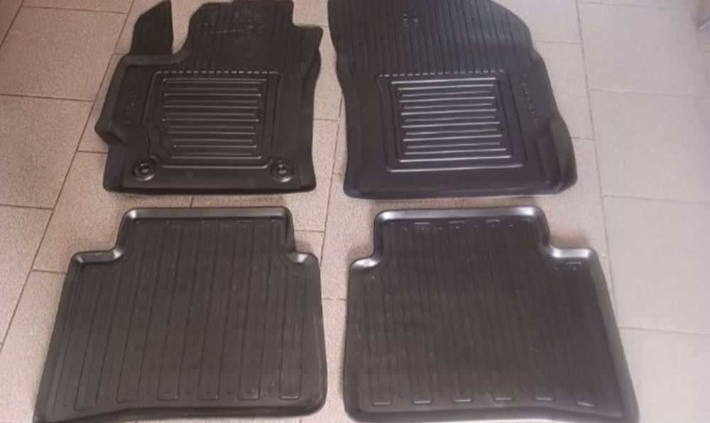 Oryginalne dywaniki gumowe Toyota Corolla e21