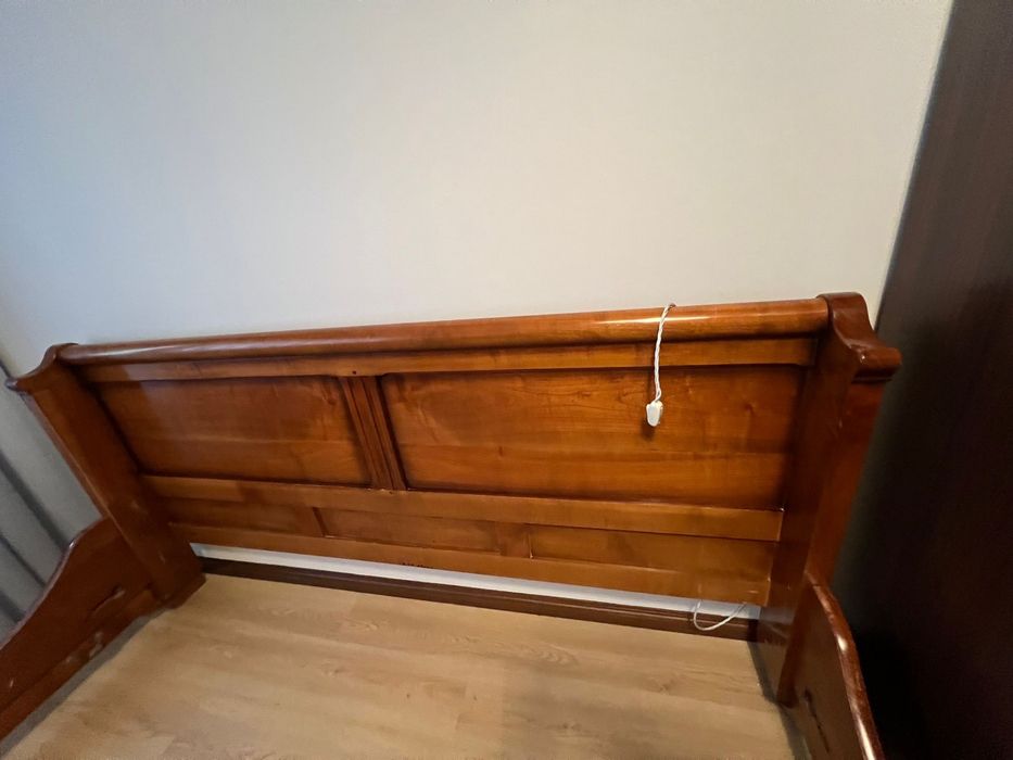 Mobilia de quarto em madeira maciça