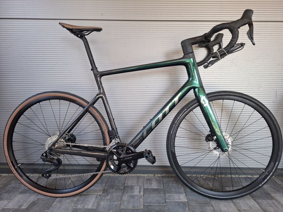Rower szosowy szosa Scott Addict 20 r. 61cm  XXL  pełna grupa Shimano 105 Di2 karbon nowy brokat hamulce tarczowe tarcze disc