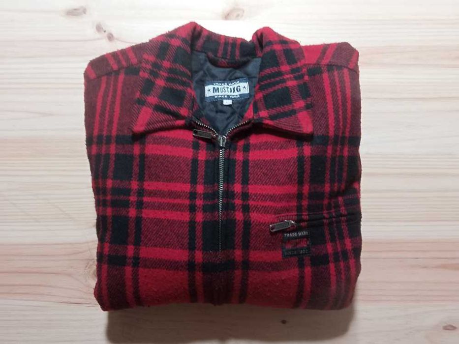 Casaco Vermelho e Preto - Mustang