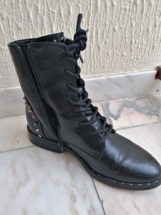 Botins pretos usados