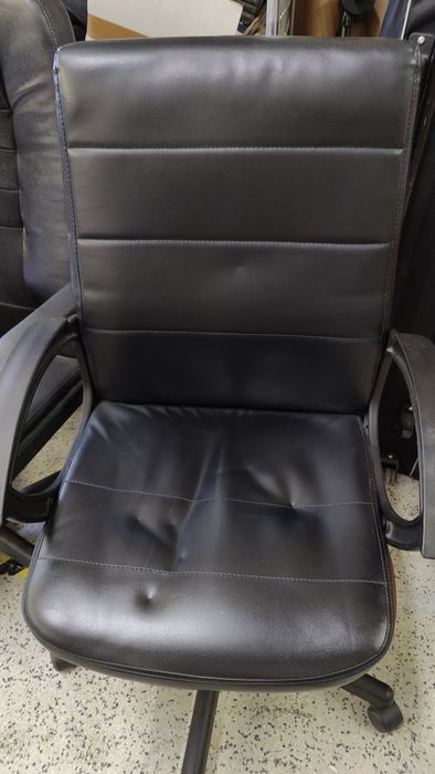 Vendo cadeiras de escritório usadas