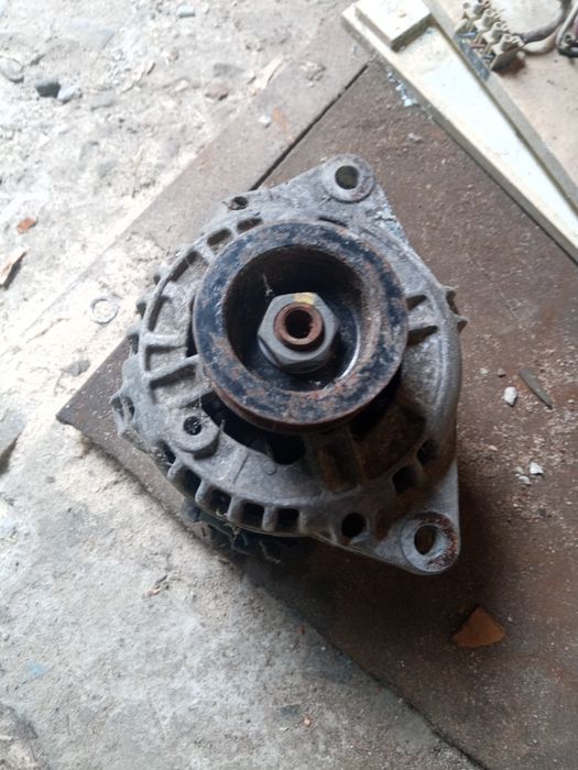 Продам генератор Пежо-партнер