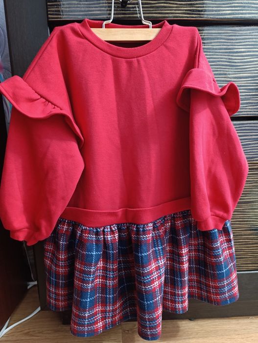 Тепленька сукня Некст на 4-5 років