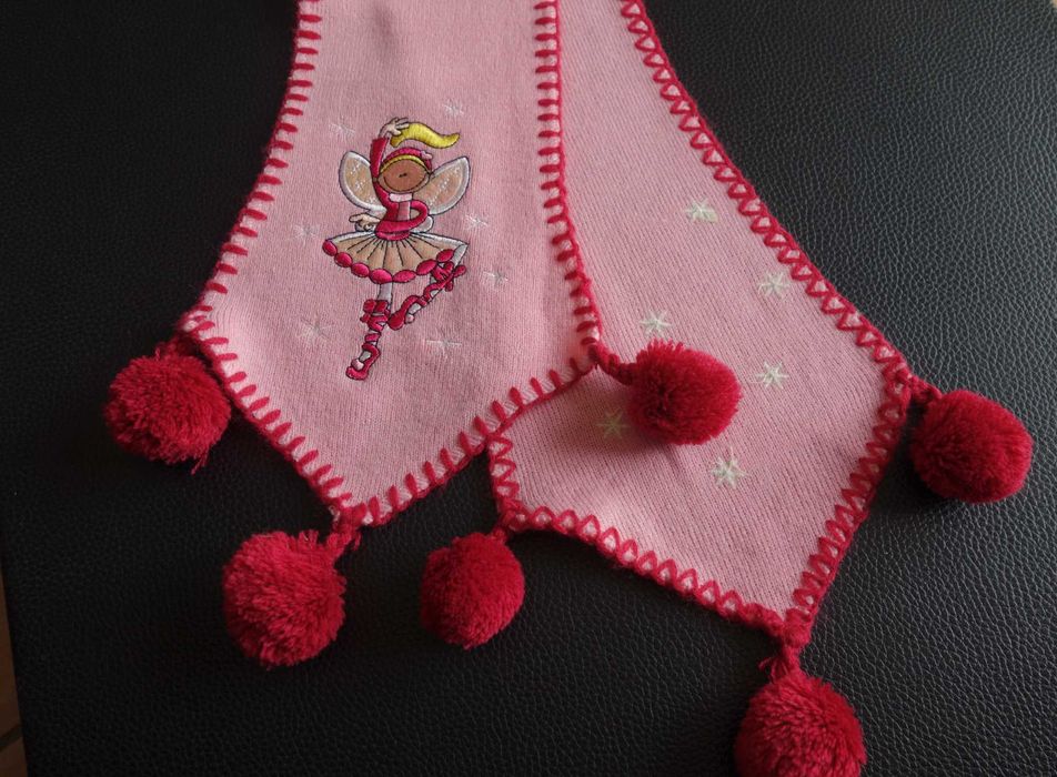 Cachecol Fada com pompons para menina