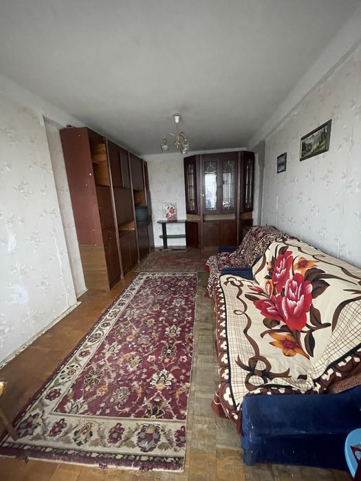 Продається 2- кімнатна квартира,метро Лісова