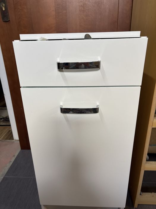 Sprzedam szafke lazienkowa  nowa