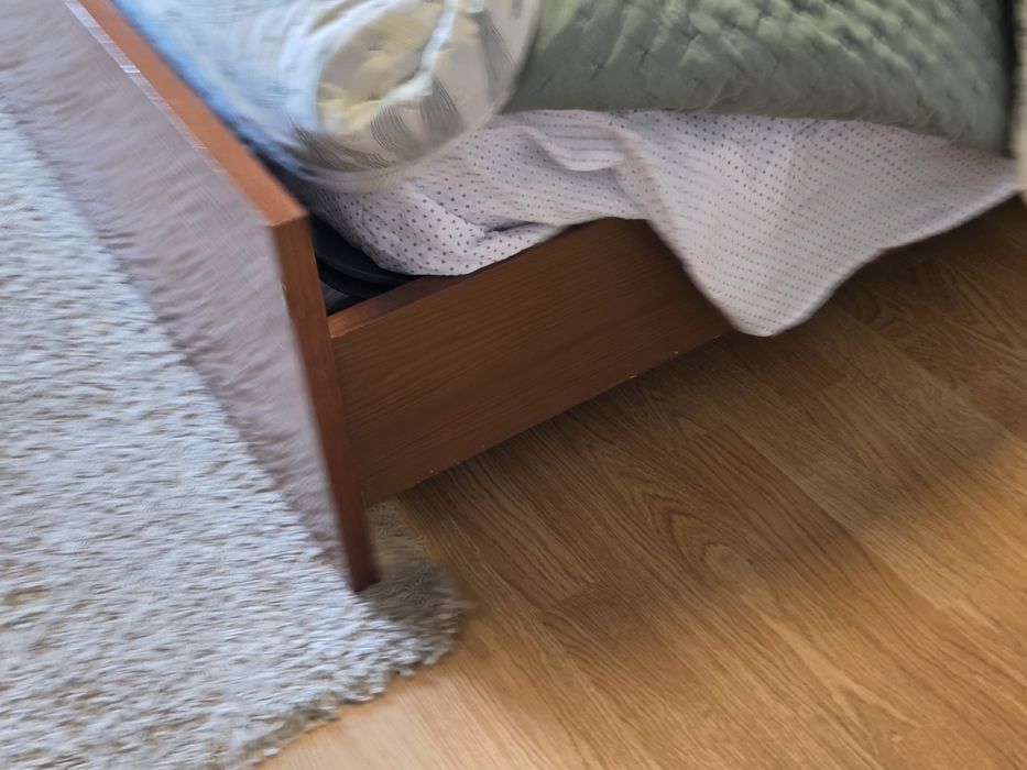 Cama Casal c/ estrado + 2 mesas cabeceira