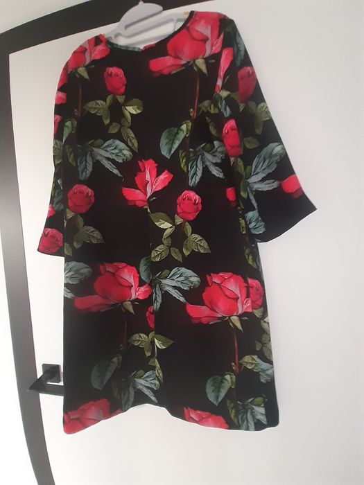 Sukienka czarna w róże czerwone. 42. Piú & Piú