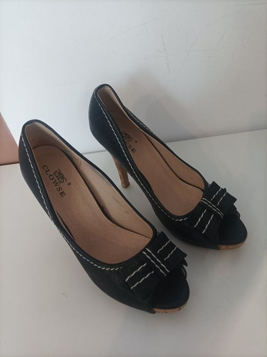 Eleganckie buty Clowse przód odkryte obcas 11 cm rozmiar 39