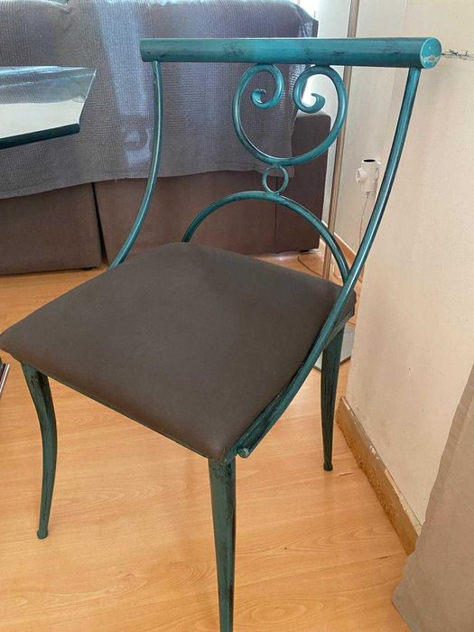 Mesa de jantar com 6 cadeiras