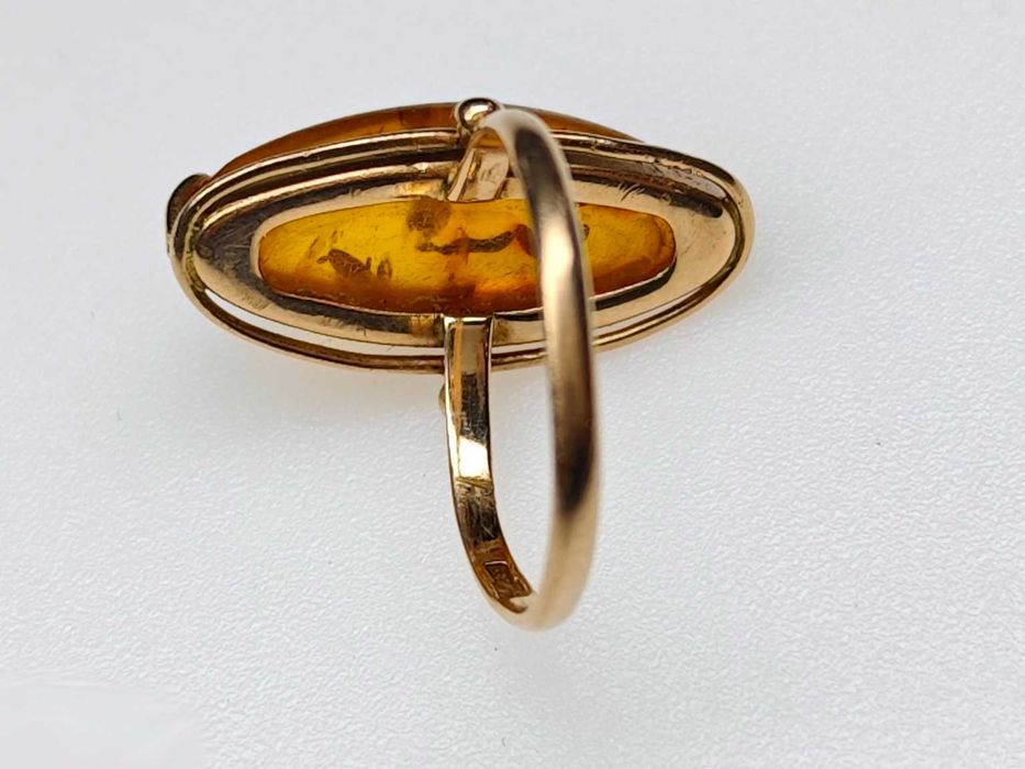 Кольцо из золота 583 пробы, с камнем янтарем, р. 17-17.5, 2,87 г, СССР