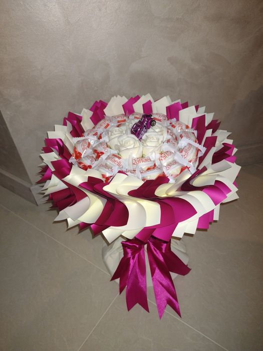 Bukiety boxy na każdą okazję róże mydlane i słodycze