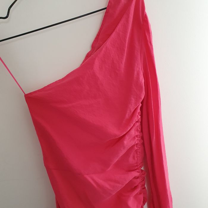 Nowa sukienka na jedno ramię Reserved 34