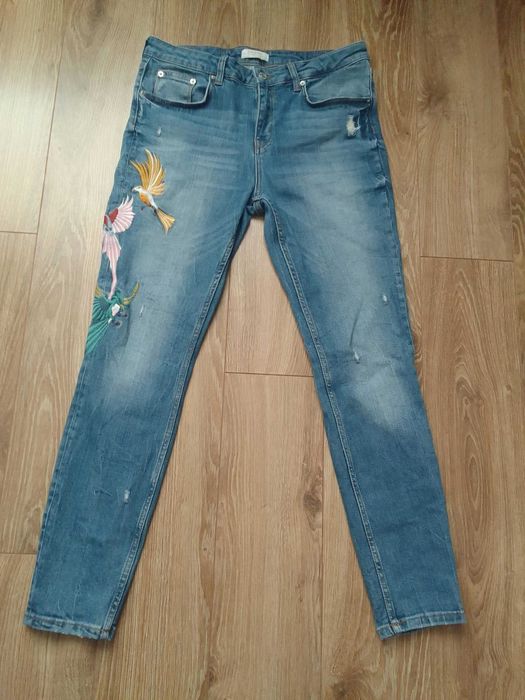 Jeansy damskie Zara Woman w kolorowe wyszywane ptaki rozmiar 40/42