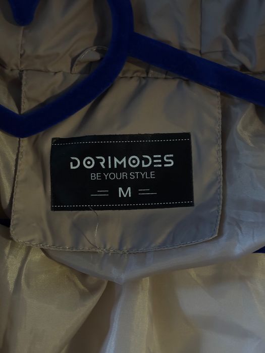 Курточка бежевого кольору