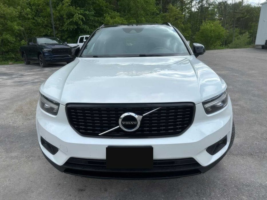 Volvo XC40      2021
