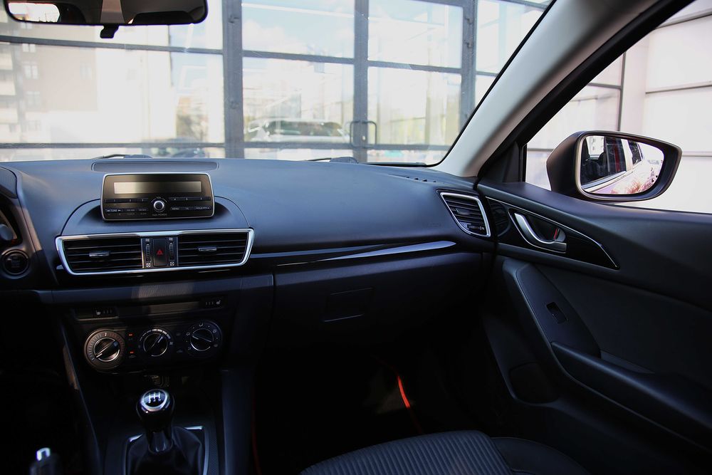 продам автомобіль Mazda 3