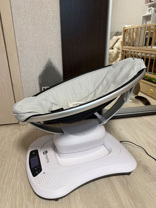 4 moms 4.0 mamaRoo заколисуючий центр гойдалка укачивающий