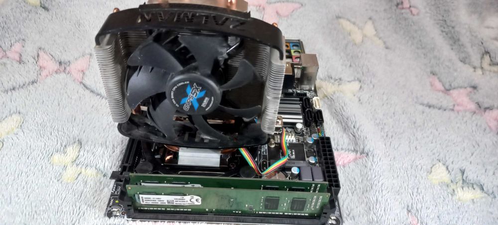 Gigabyte GA-B75N + i5-2400 + 4гб ДДР3 + кулер башня