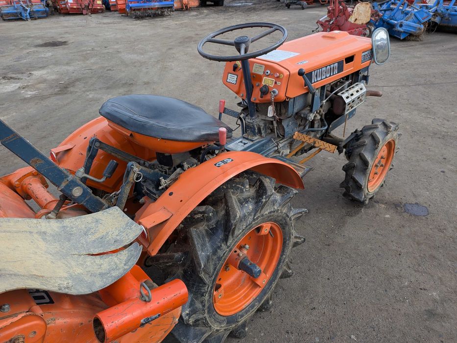 Kubota B6000D 13 KM 4x4 – kompaktowy japoński traktorek