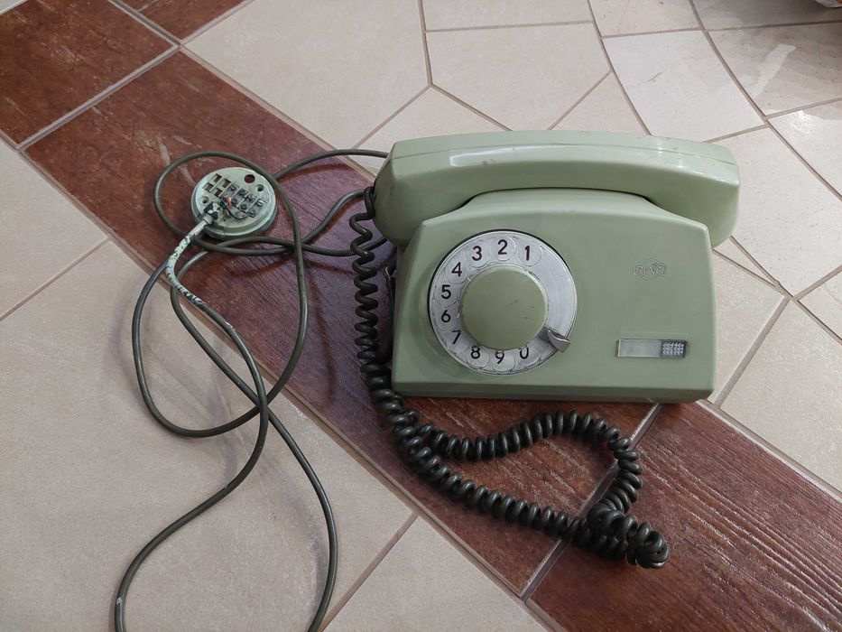 Zabytkowy telefon z PRL