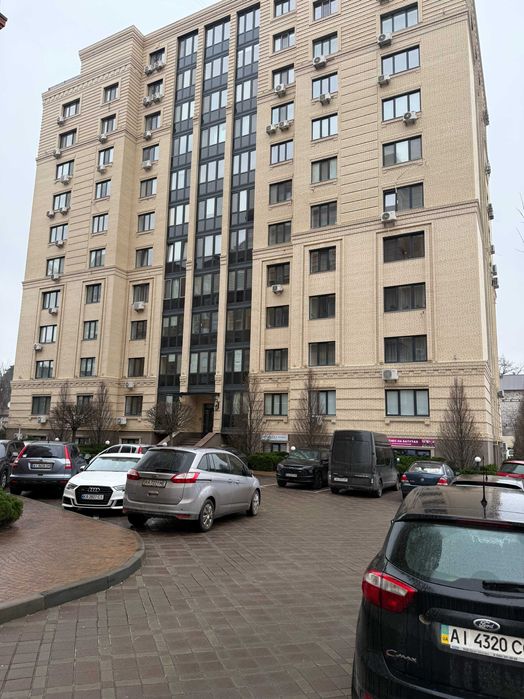 Величезна квартира з дизайнерським ремонтом в самому Центрі.  Газ