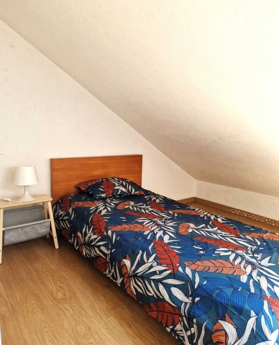 Quarto acolhedor, luminoso e mobilado na Encosta do Sol - Amadora