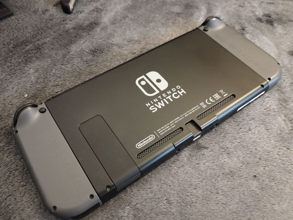 Nintendo Switch - Idealny Komplet + 4 Gry