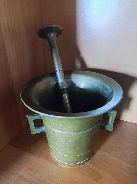 Oryginalny, stary moździerz kuchenny