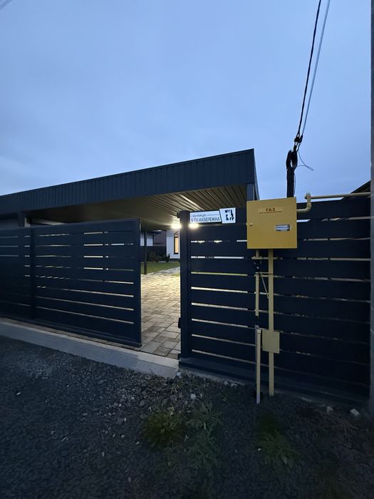 Продаж будинку з дизайнерським ремонтом та меблями у с.Боратин