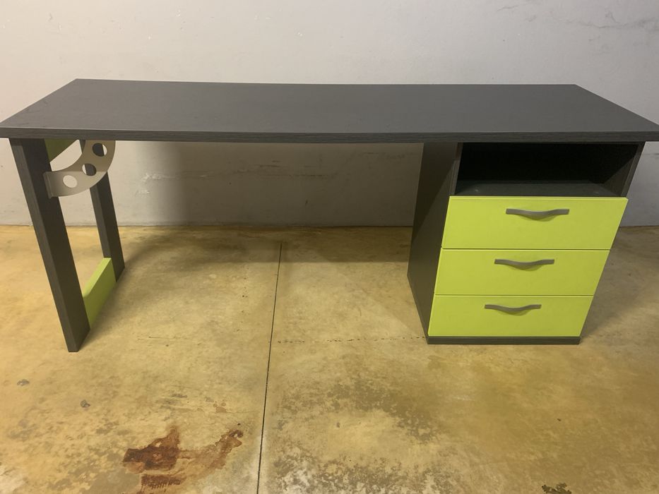 Secretária Usada em Bom Estado