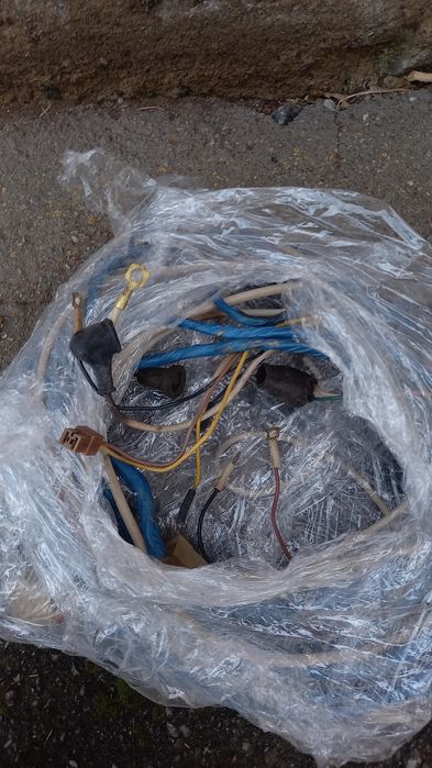 Проводка камаз .По рамі права сторона,та передніх ліхтарів по бамперу ...