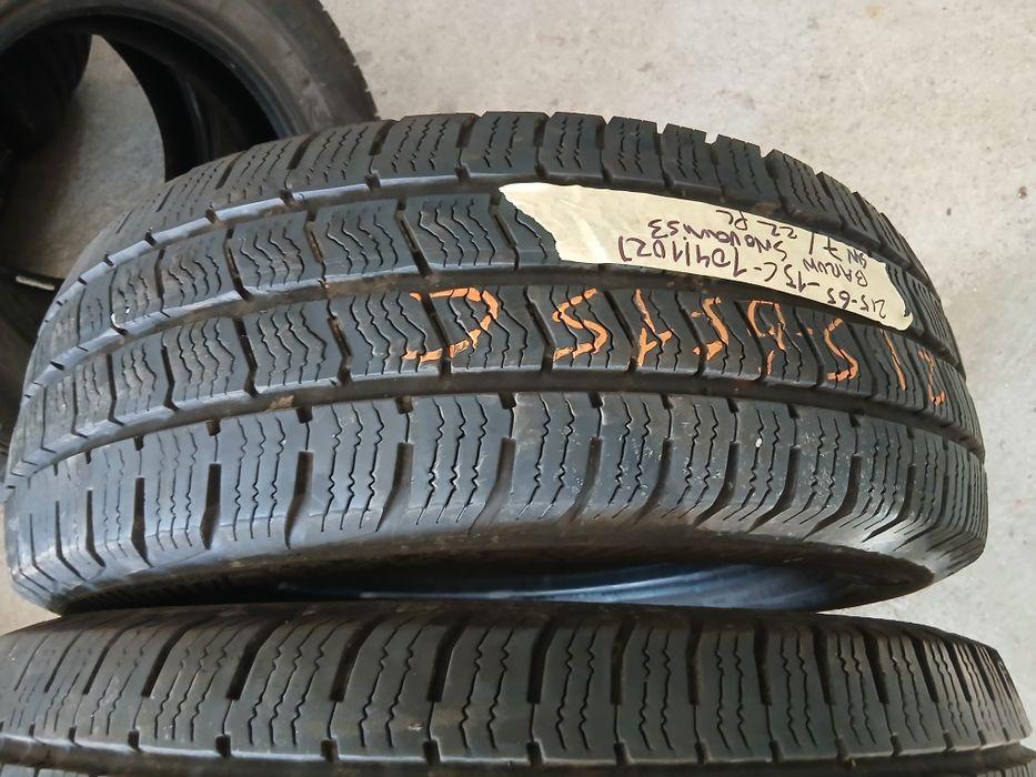 2 Pneus 215/65R15 C Barum seminovos