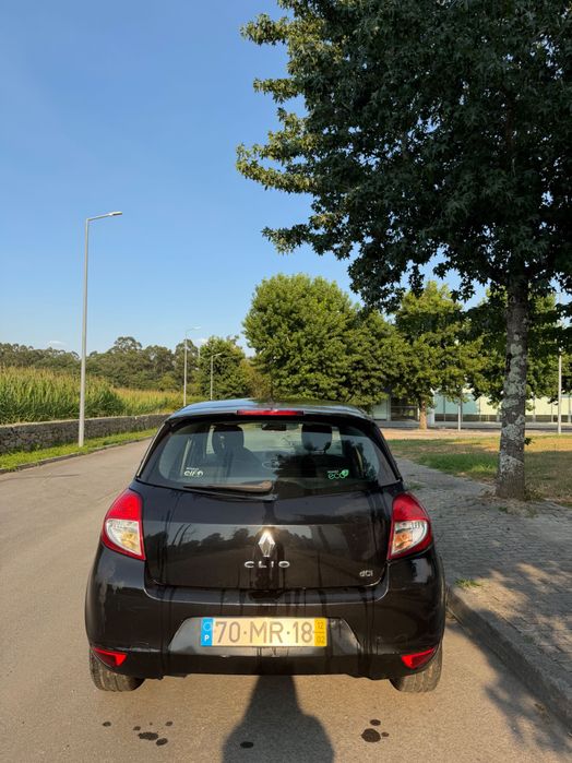 Carro Renault Clio